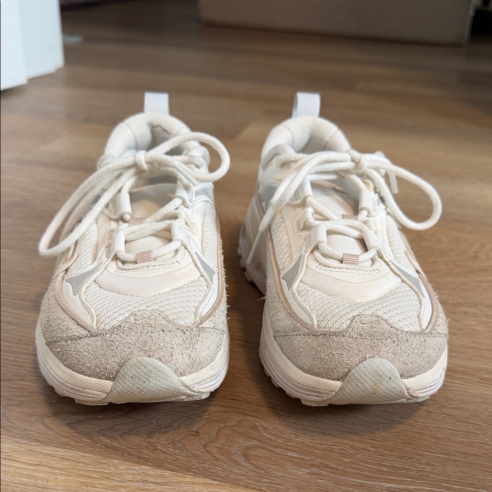 Nike Air Bliss Sneakers - Picture 7 of 10